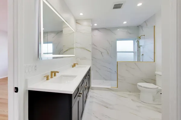 $879,000 | 1688 Green Bay Road, Unit 404, Highland Park, IL 60035
