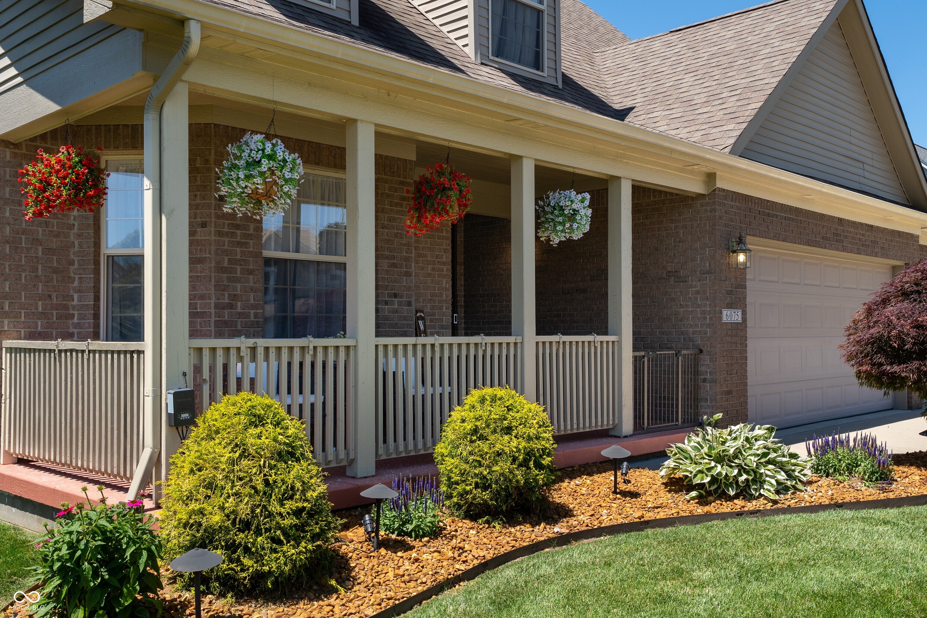 6075 Prairie Stream Way Columbus, IN 47203 - Photo 2 of 35