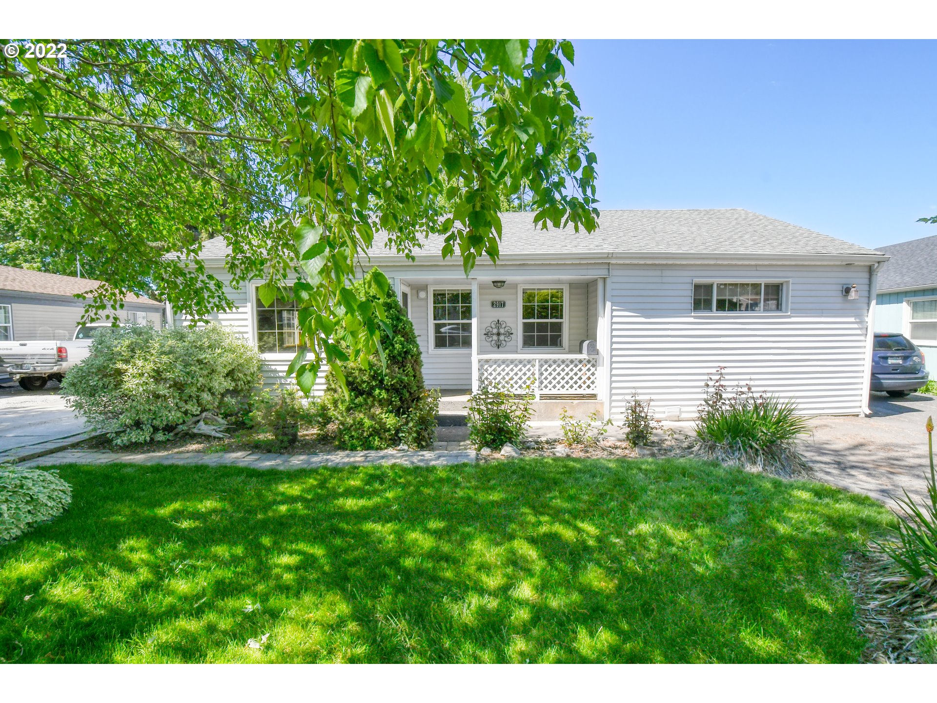 2917 Southwest Ladow Avenue Pendleton, OR 97801 - Photo 1 of 31 a view front of house with backyard and garden