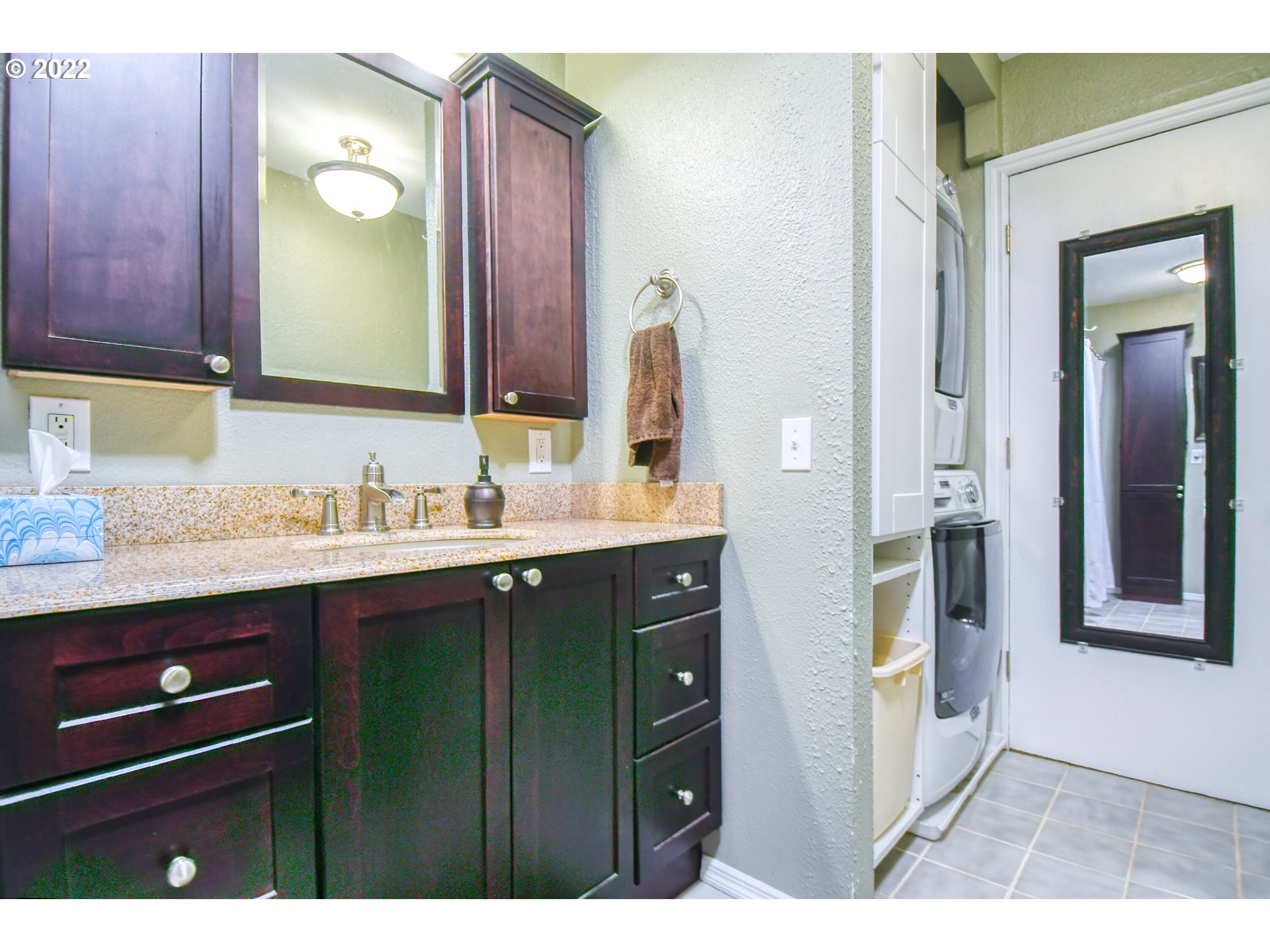 2917 Southwest Ladow Avenue Pendleton, OR 97801 - Photo 21 of 31 a bathroom with a sink and a mirror