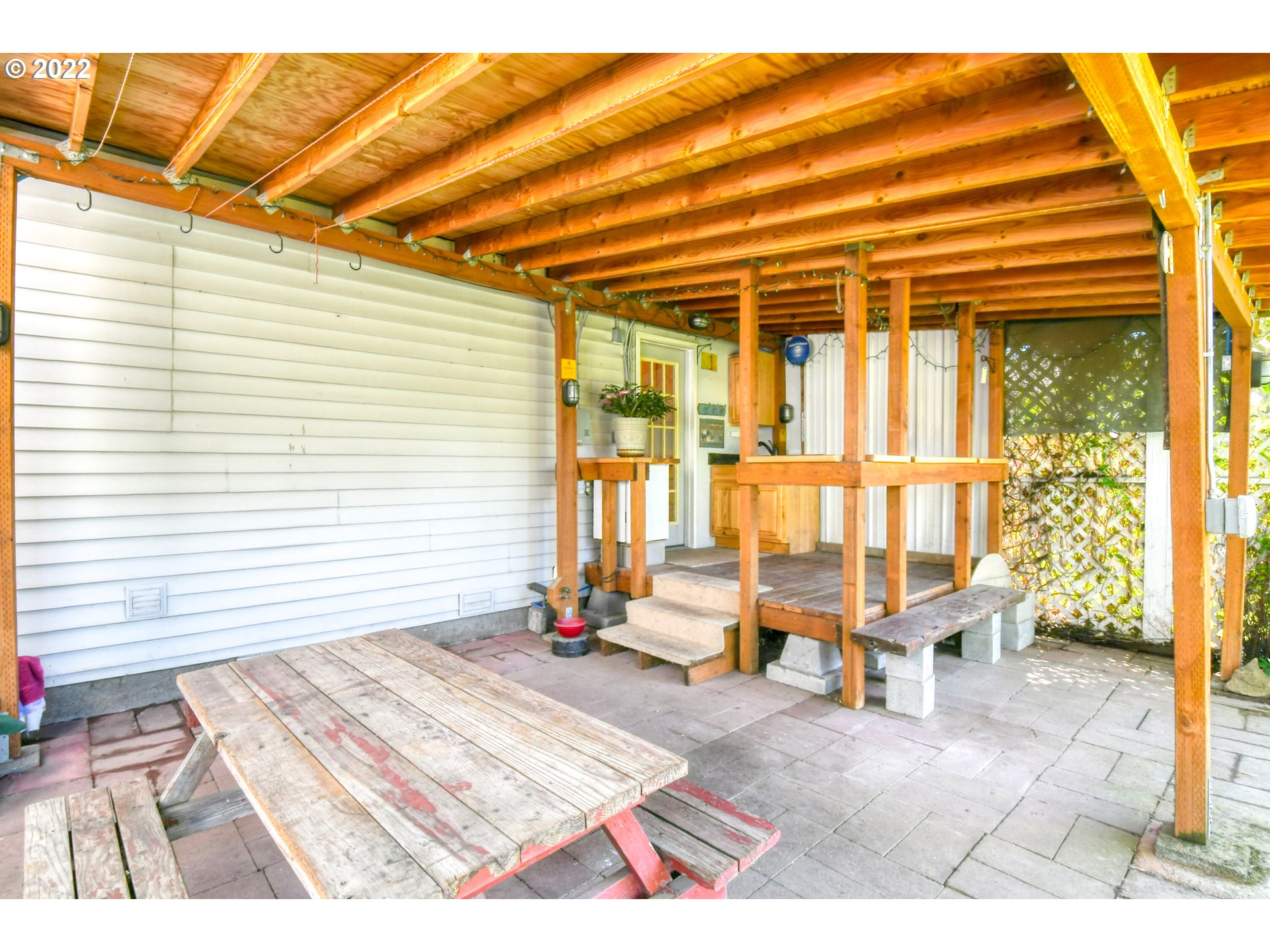 2917 Southwest Ladow Avenue Pendleton, OR 97801 - Photo 23 of 31 a backyard of a house with a large window