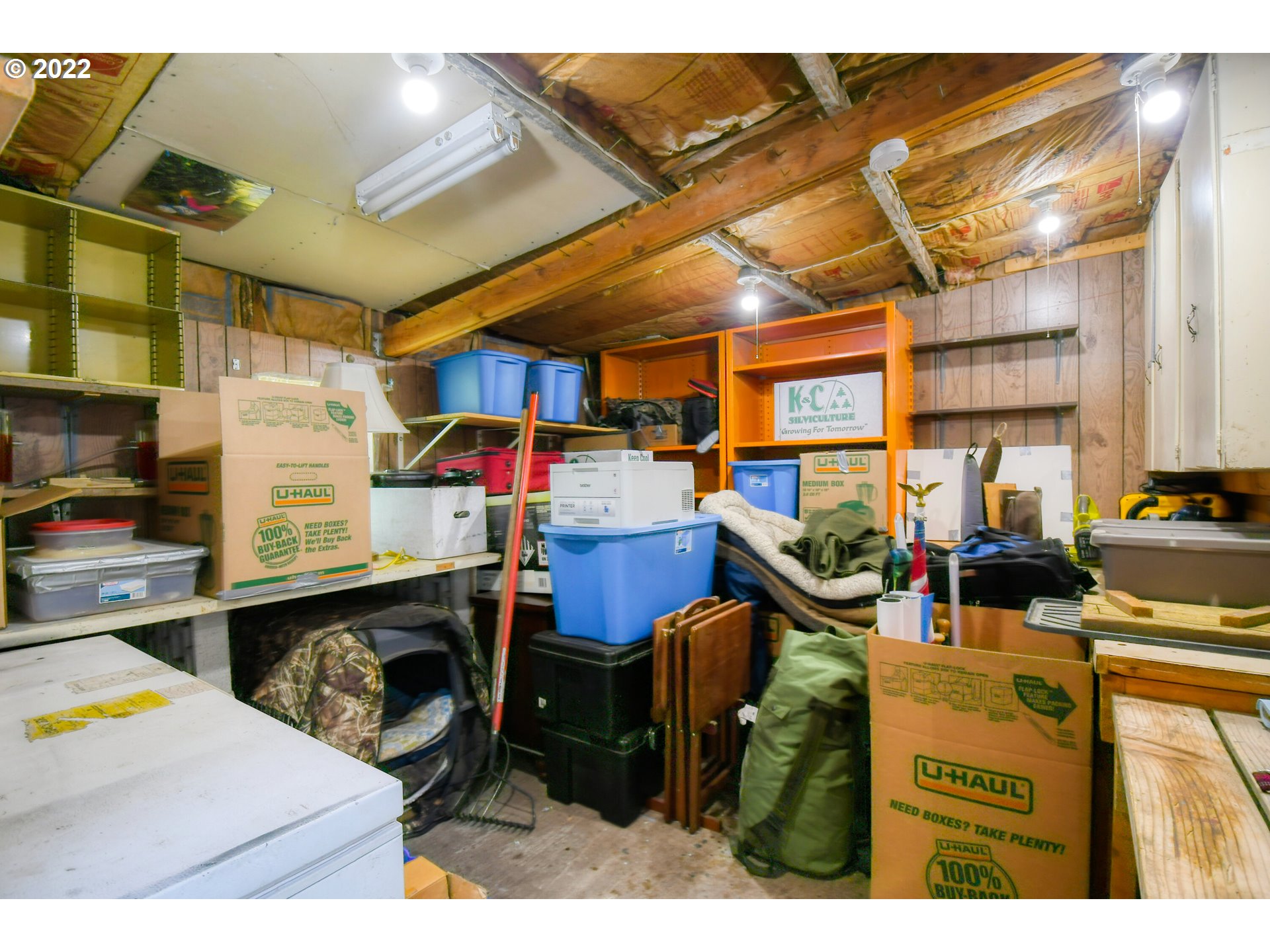 2917 Southwest Ladow Avenue Pendleton, OR 97801 - Photo 25 of 31 a view of a chairs and table in a room