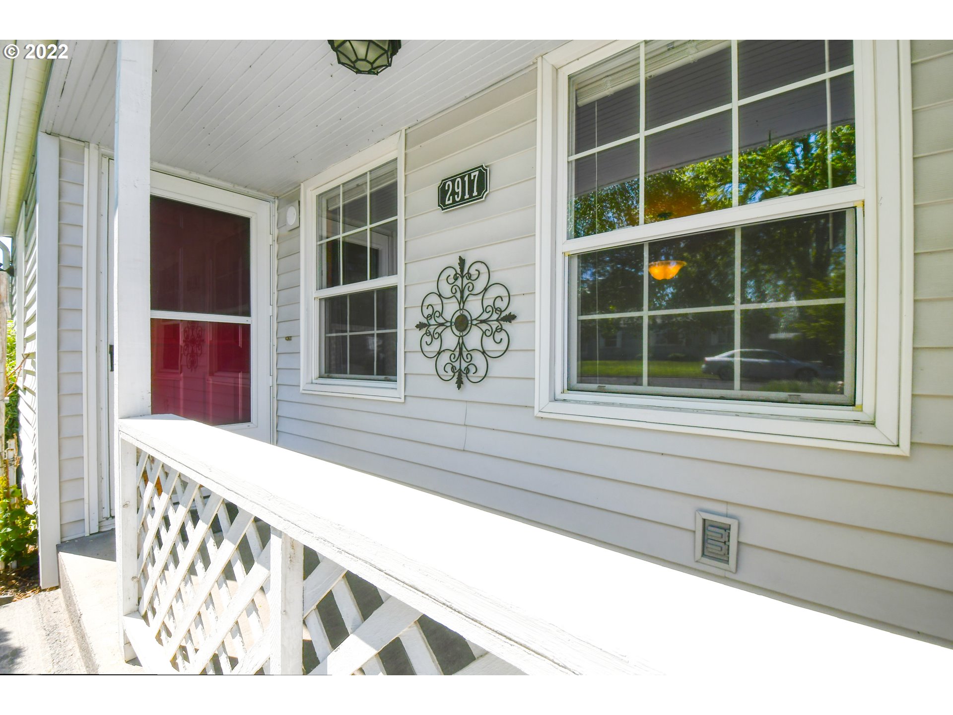 2917 Southwest Ladow Avenue Pendleton, OR 97801 - Photo 4 of 31 a view of a house with a window