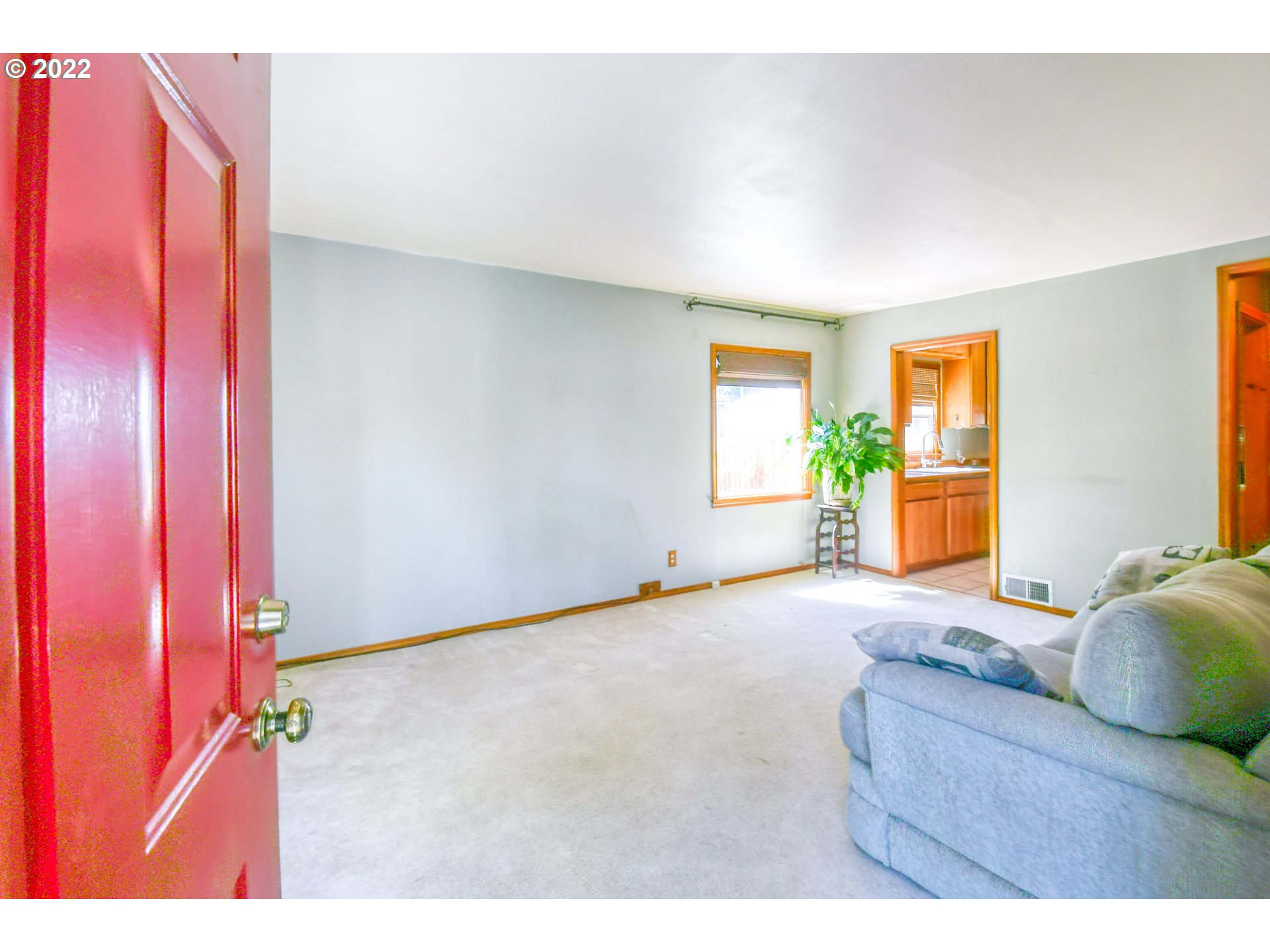 2917 Southwest Ladow Avenue Pendleton, OR 97801 - Photo 6 of 31 a bedroom with a bed and a window