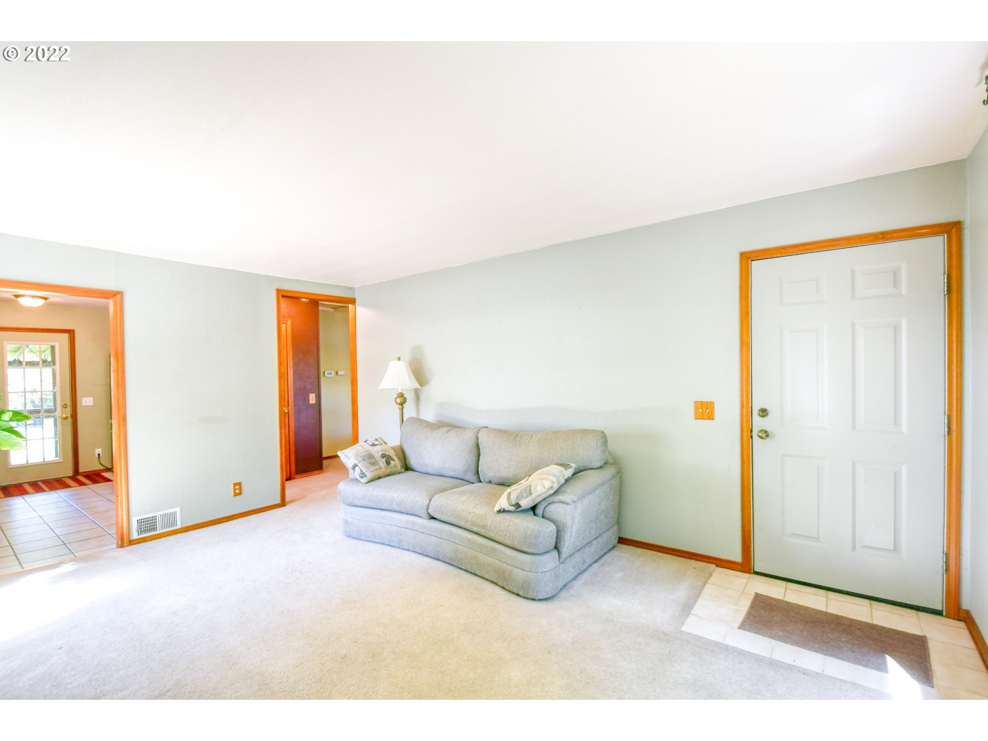 2917 Southwest Ladow Avenue Pendleton, OR 97801 - Photo 7 of 31 a living room with furniture and a window
