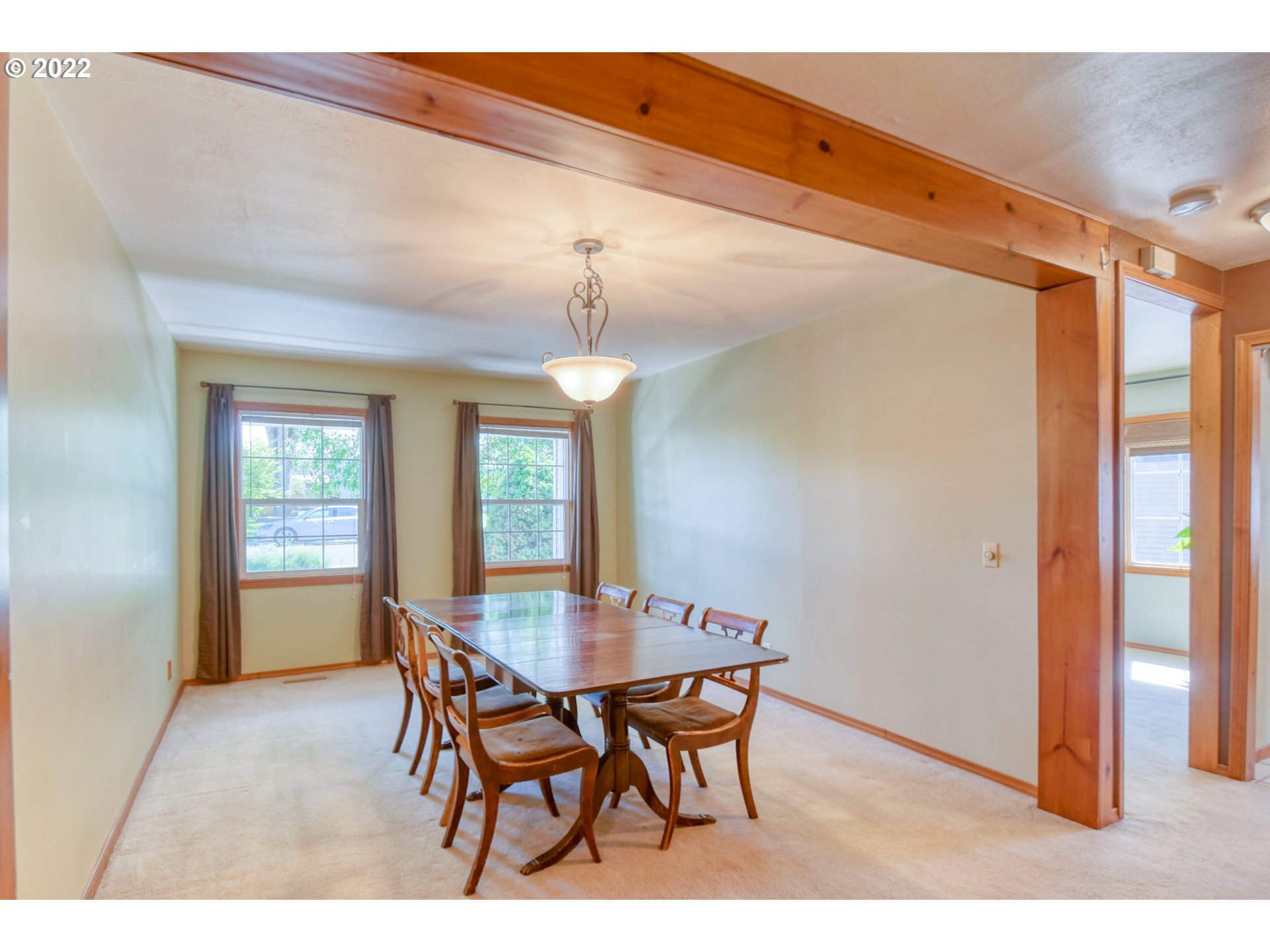 2917 Southwest Ladow Avenue Pendleton, OR 97801 - Photo 8 of 31 a dining room with furniture and window