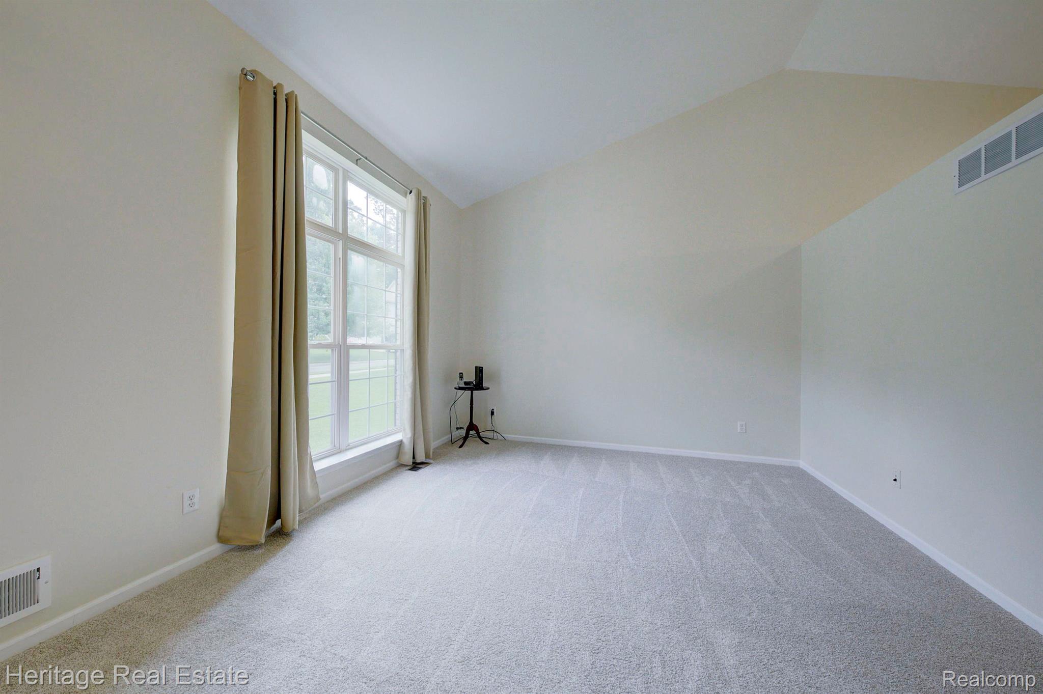 117 Eagle Ridge Road Lake Orion, MI 48360 - Photo 12 of 61 Huge living room window with southern exposure