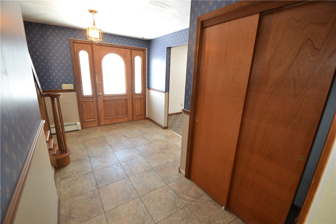 4600 Witherden Road Marion, NY 14505 - Photo 17 of 50 Foyer