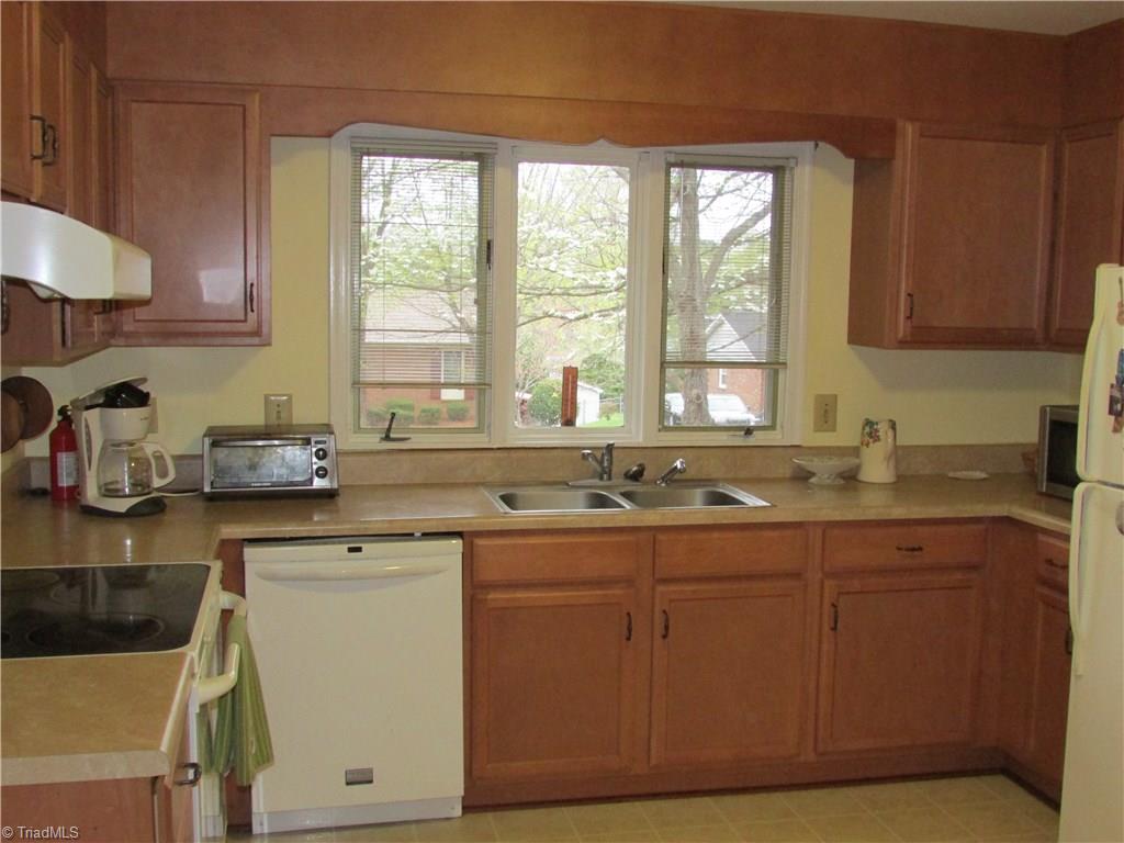 4614 Knightbridge Road Greensboro, NC 27455 - Photo 5 of 11 Gallery Image 5