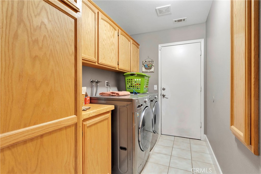 12949 Choco Road Apple Valley, CA 92308 - Photo 32 of 50 a utility room with dryer and washer