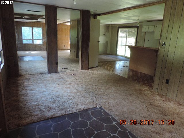 171 Old Detour Road Carson, WA 98610 - Photo 6 of 14 Living Room