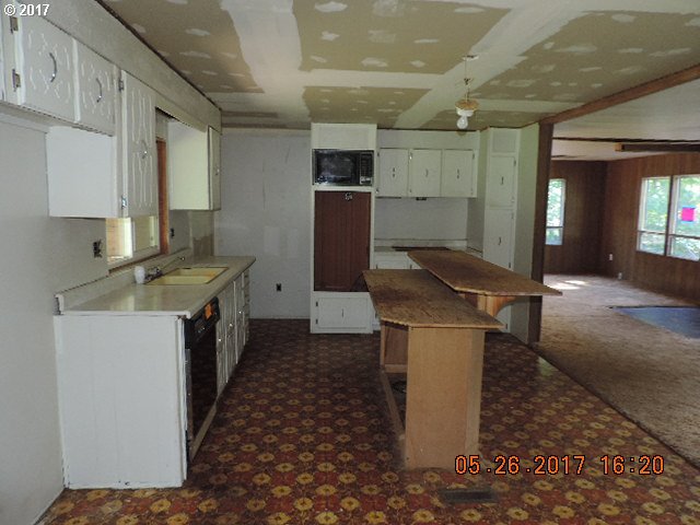 171 Old Detour Road Carson, WA 98610 - Photo 8 of 14 Kitchen
