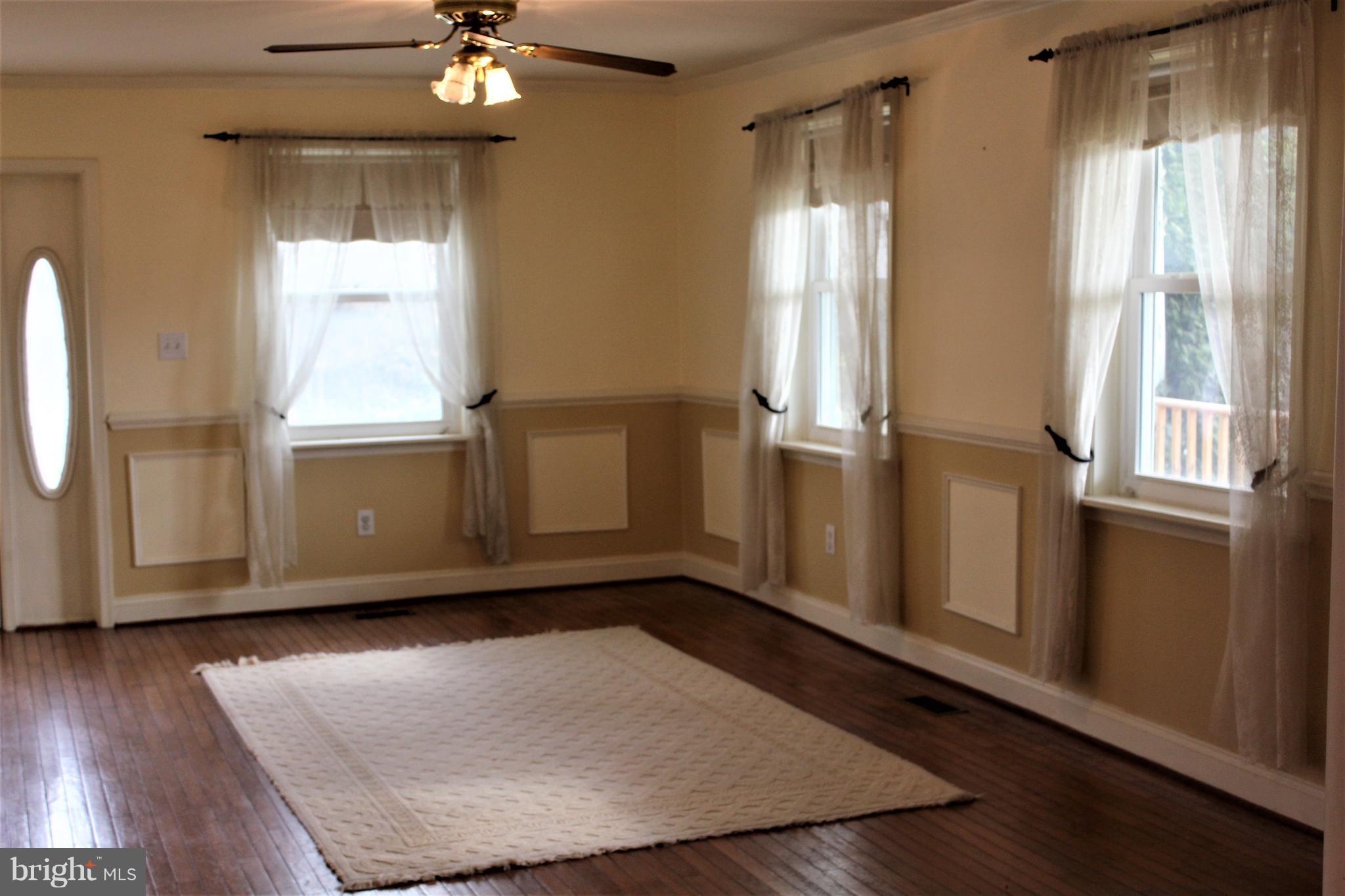 910 Medford Road New Windsor, MD 21776 - Photo 7 of 13 Living Room