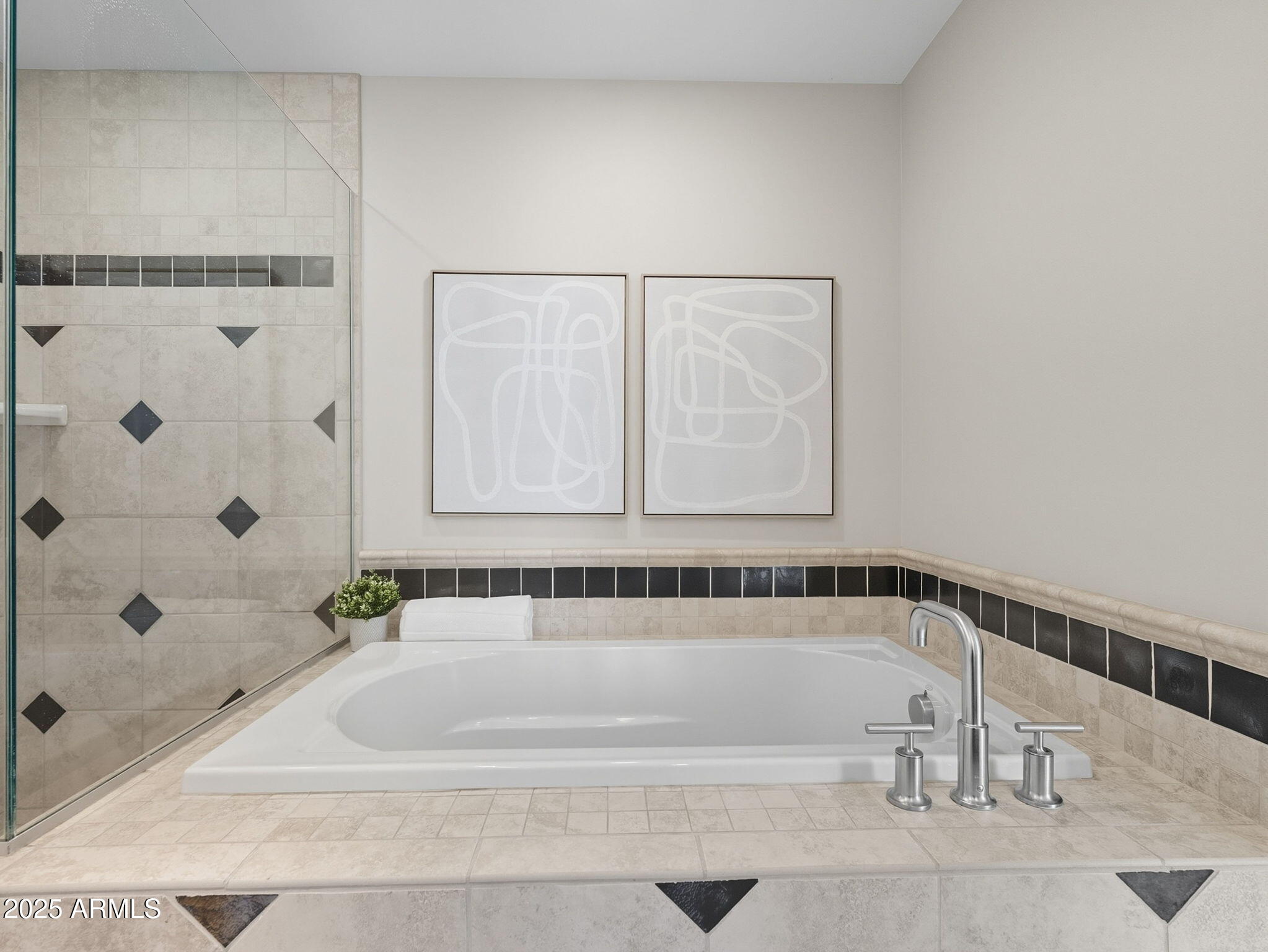 140 East Rio Salado Parkway, Unit 512 Tempe, AZ 85281 - Photo 30 of 41 a bathroom with a bathtub and a shower