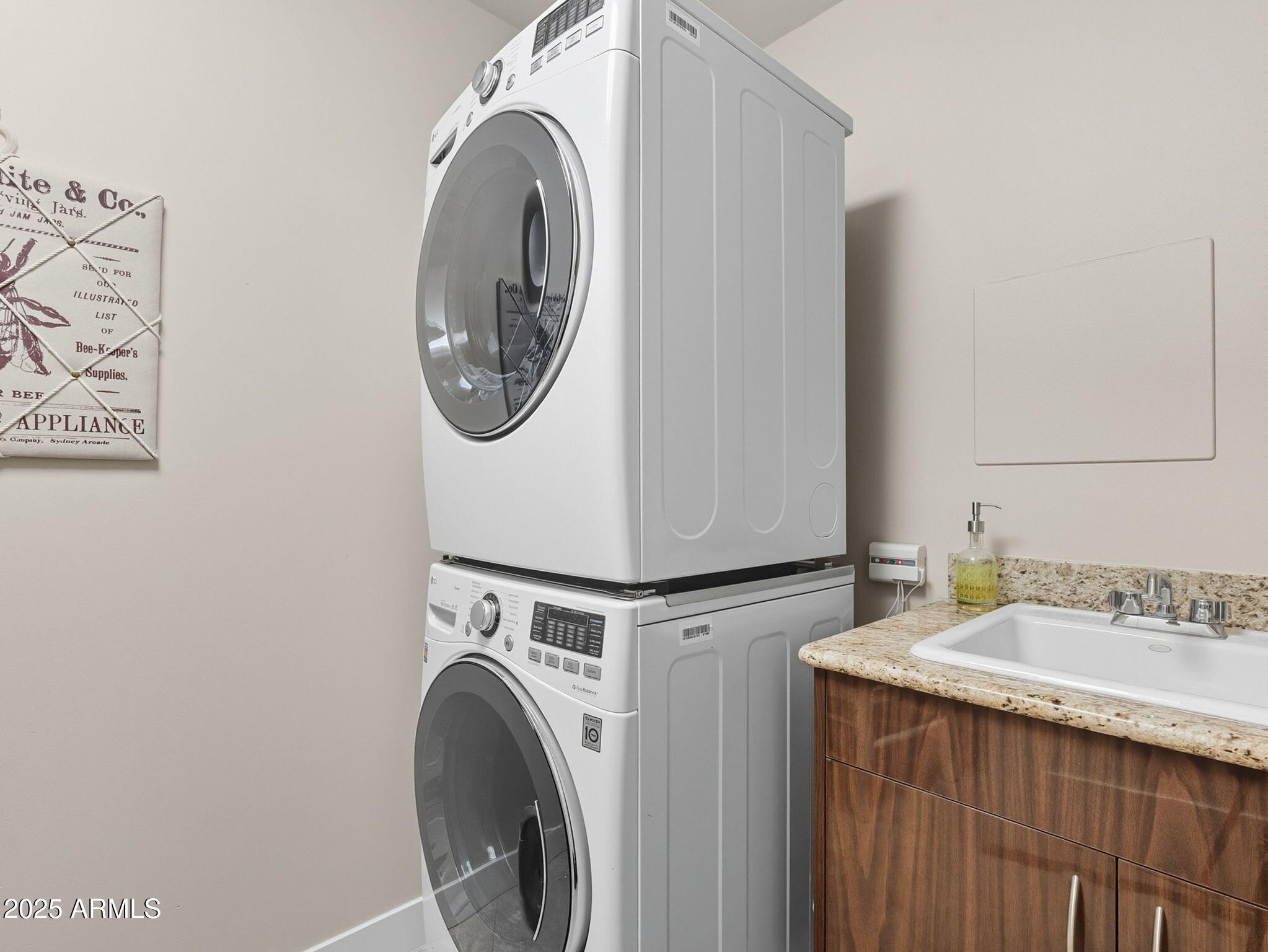 140 East Rio Salado Parkway, Unit 512 Tempe, AZ 85281 - Photo 35 of 41 a utility room with dryer and washer
