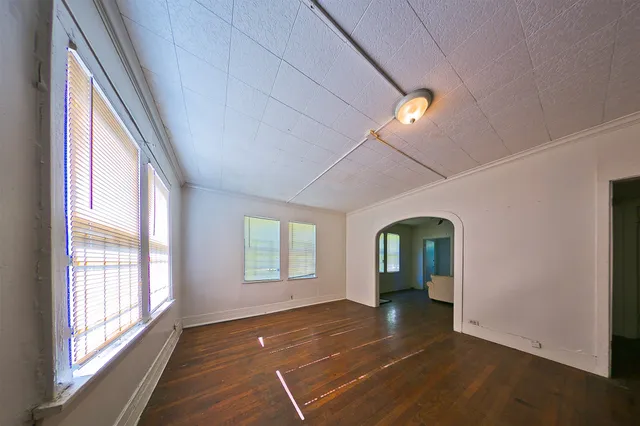 a view of empty room with floor to ceiling window