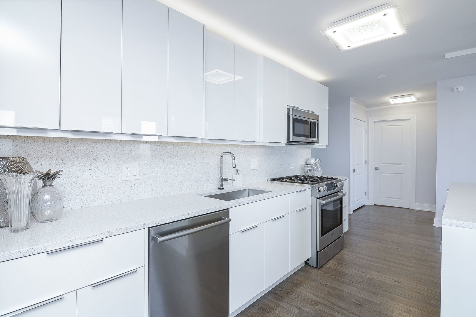 40 North Tower Road, Unit 10L Oak Brook, IL 60523 - Photo 10 of 22 Gallery Image 10