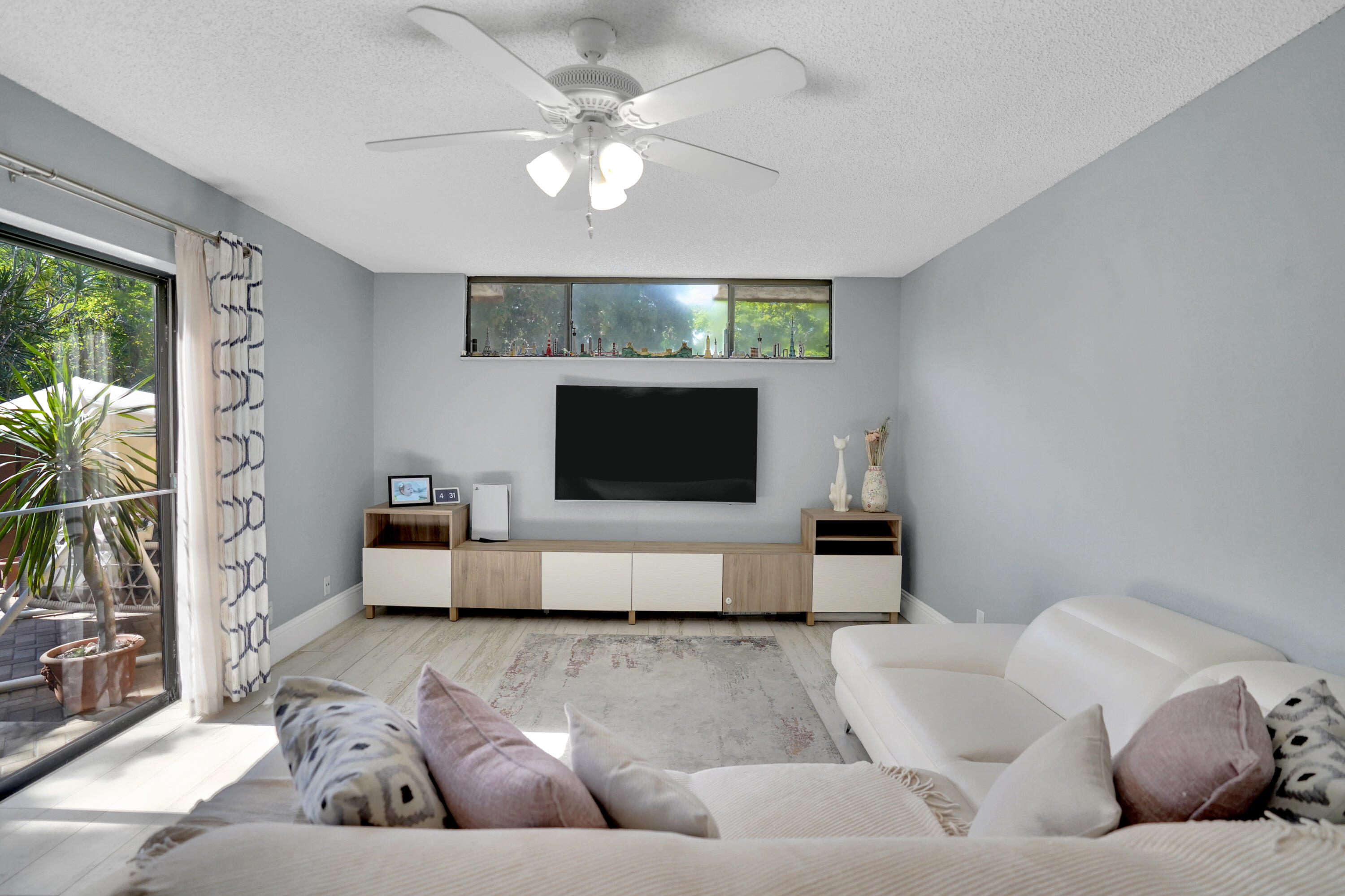 8099 Severn Drive, Unit A Boca Raton, FL 33433 - Photo 3 of 44 DSC09081