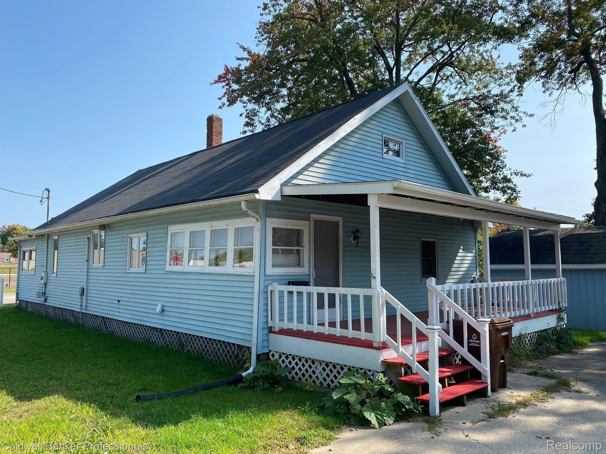 445 North Main Street Perry, MI 48872 - Photo 2 of 19 2 445 Backview.jpg