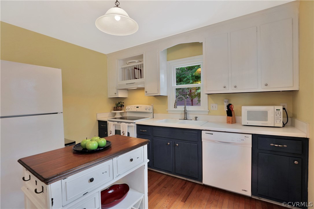 7118 Spring Trace Turn Midlothian, VA 23112 - Photo 11 of 34 a kitchen with stainless steel appliances granite countertop a sink stove and cabinets