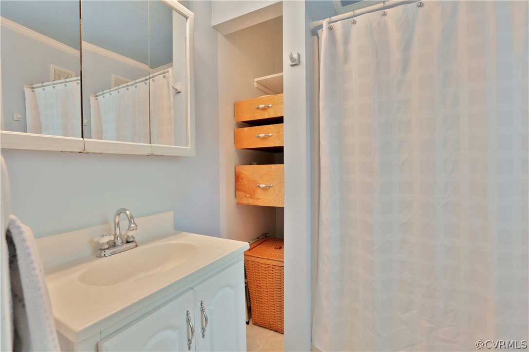 7118 Spring Trace Turn Midlothian, VA 23112 - Photo 24 of 34 a bathroom with a sink and a mirror