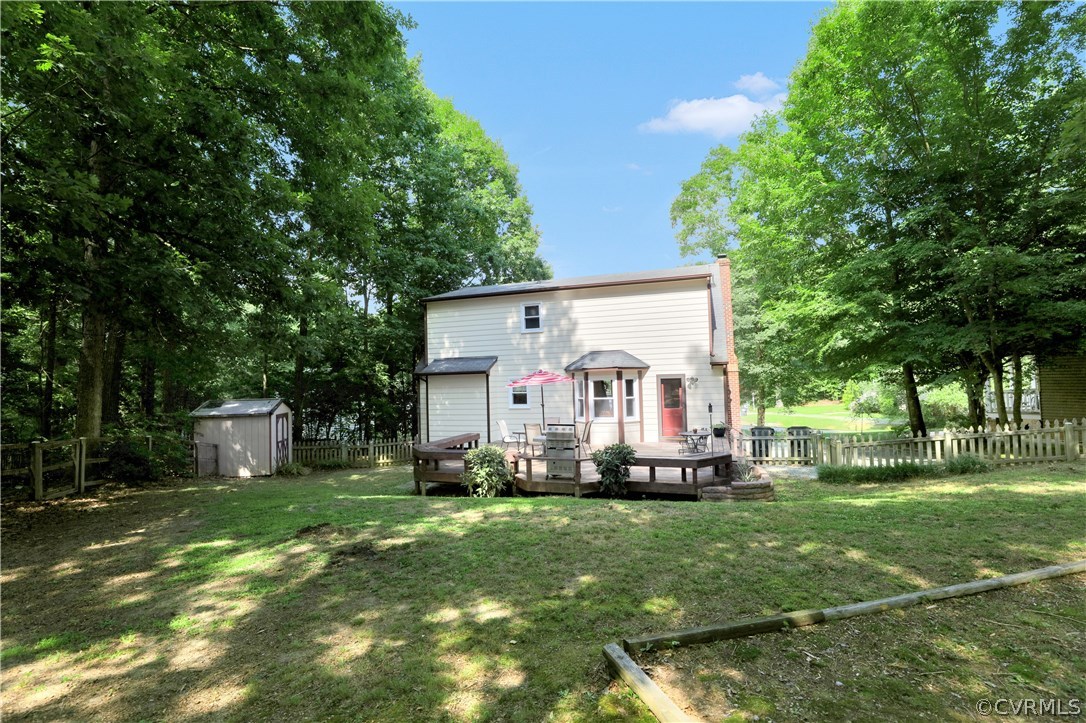 7118 Spring Trace Turn Midlothian, VA 23112 - Photo 30 of 34 a front view of house with garden