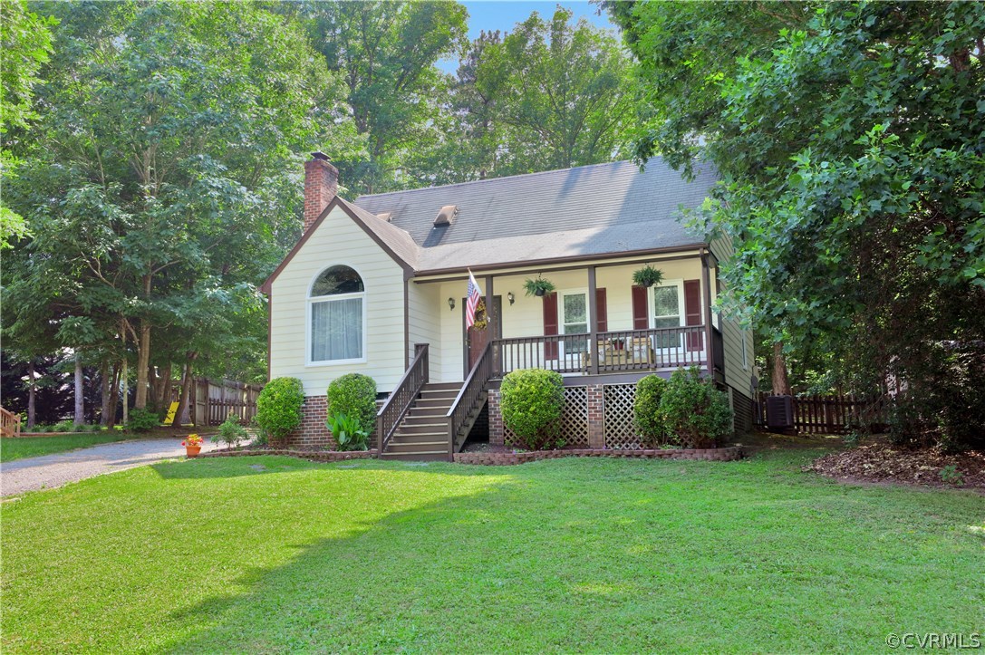 7118 Spring Trace Turn Midlothian, VA 23112 - Photo 32 of 34 a front view of a house with garden