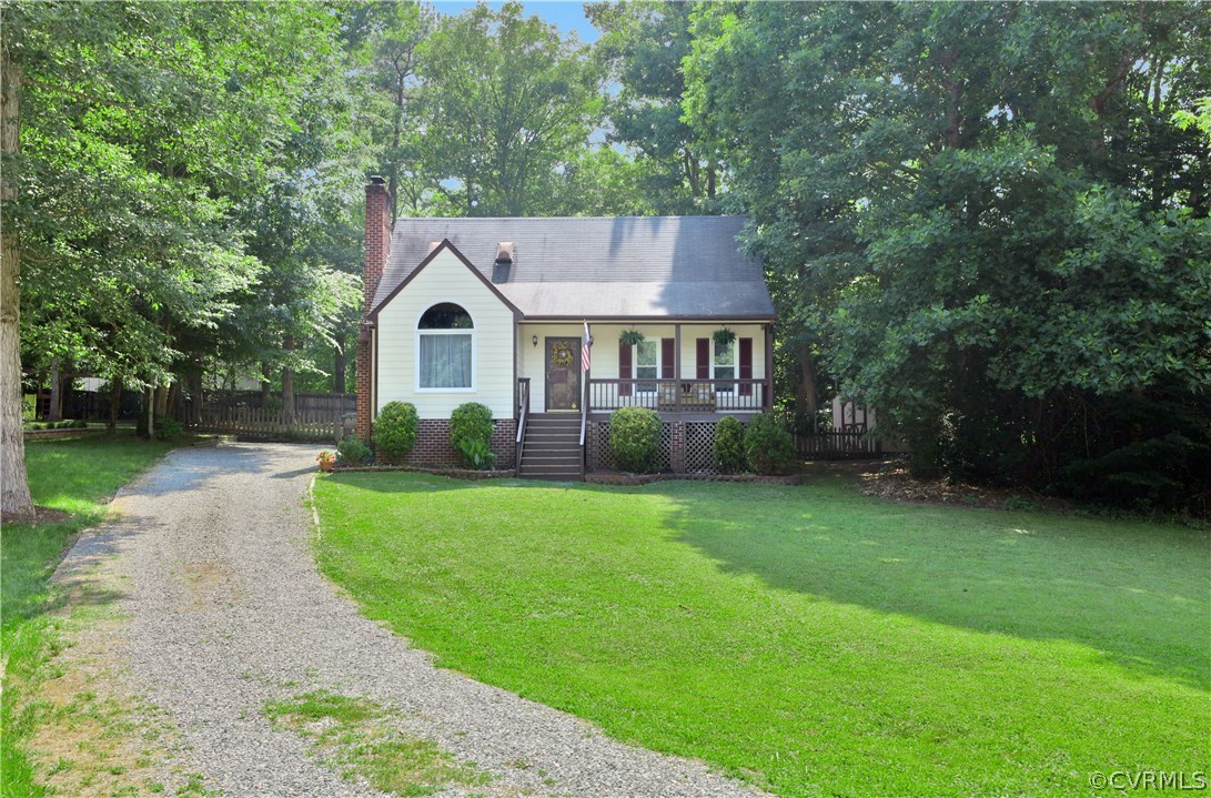 7118 Spring Trace Turn Midlothian, VA 23112 - Photo 34 of 34 a front view of a house with a garden and yard