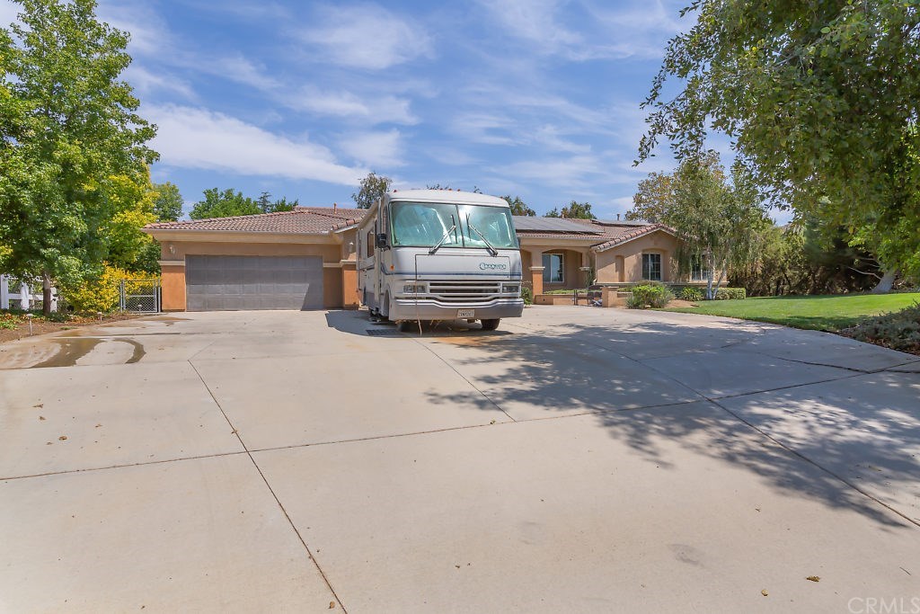23716 Piedras Road Perris, CA 92570 - Photo 4 of 50