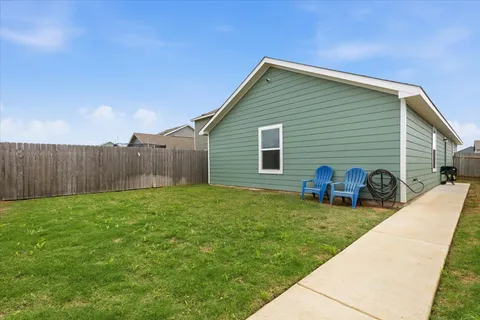 a view of a backyard with plants and a backyard