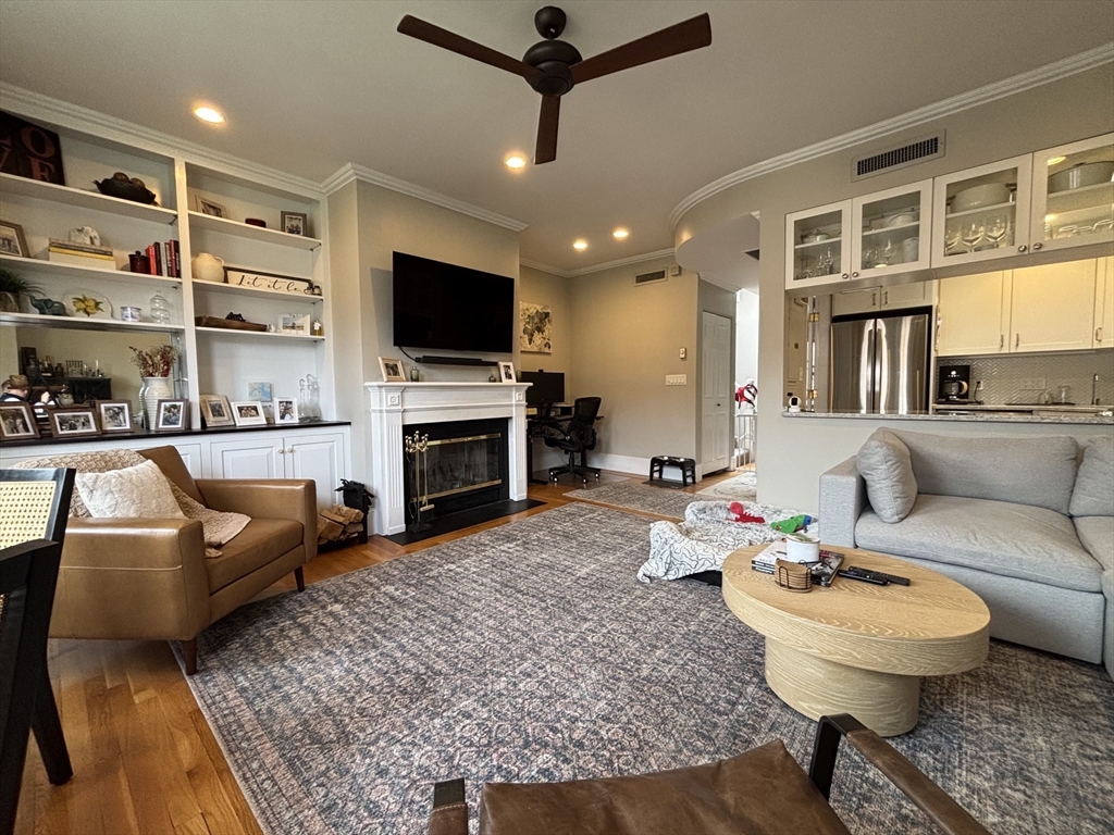 241 Beacon Street, Unit 5 Boston, MA 02116 - Photo 5 of 27