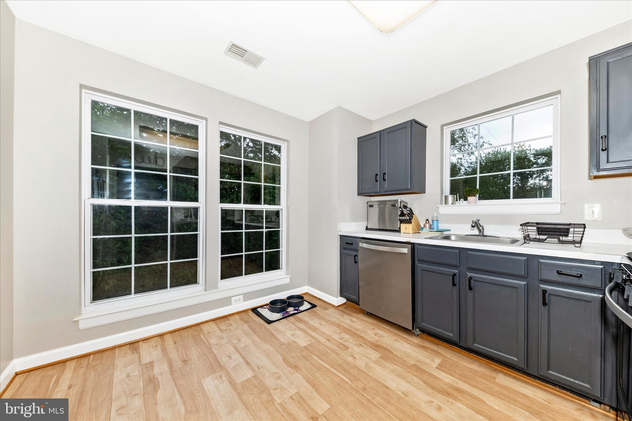 12012 Amber Ridge Circle, Unit B103 Germantown, MD 20876 - Photo 11 of 39 Kitchen