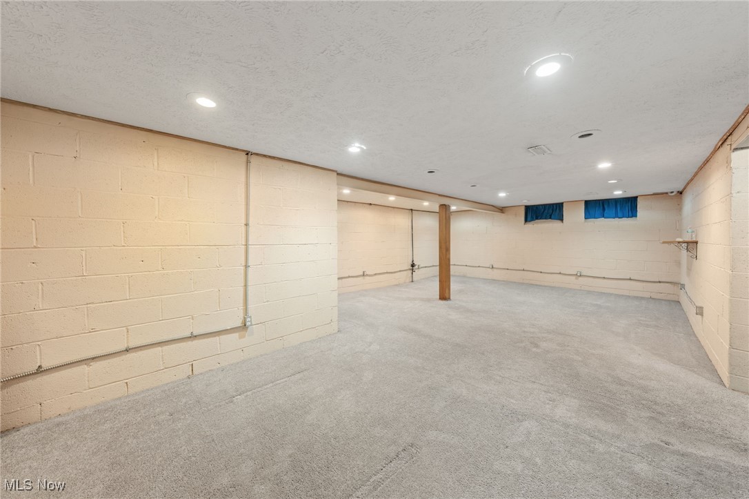 4146 Wyncote Road South Euclid, OH 44121 - Photo 20 of 20 Finished below grade area with carpet floors, a textured ceiling, and recessed lighting