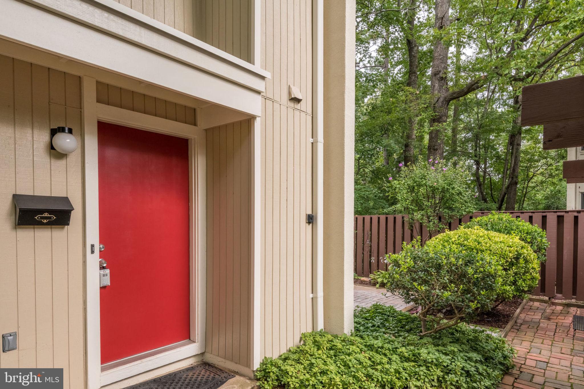 2244 Southgate Square Reston, VA 20191 - Photo 2 of 33