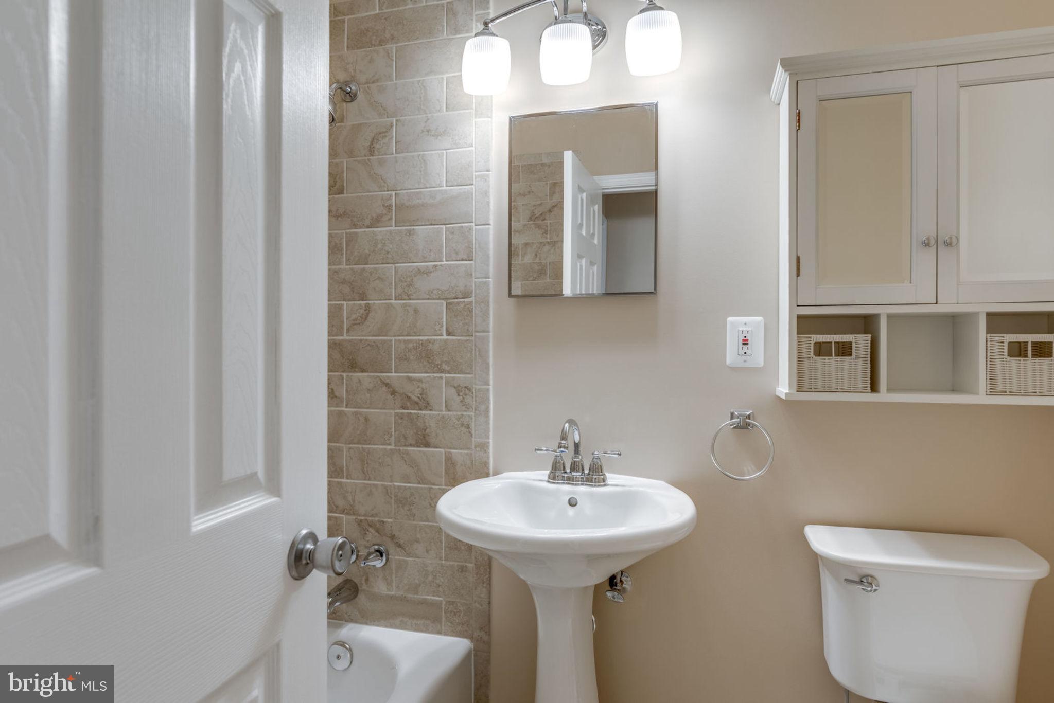 2244 Southgate Square Reston, VA 20191 - Photo 17 of 33