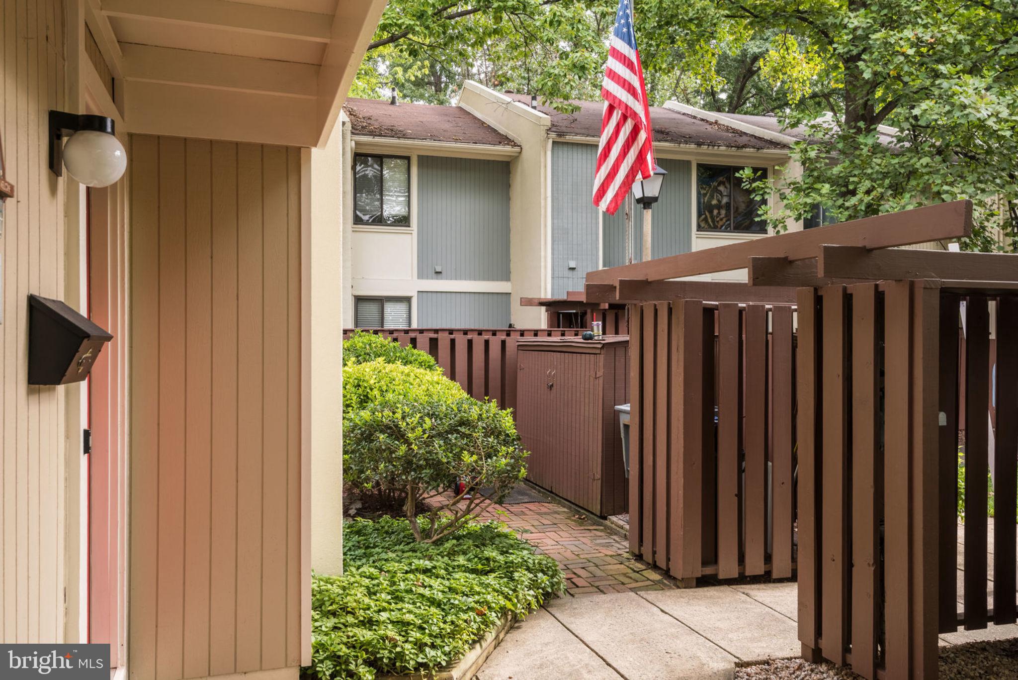 2244 Southgate Square Reston, VA 20191 - Photo 3 of 33