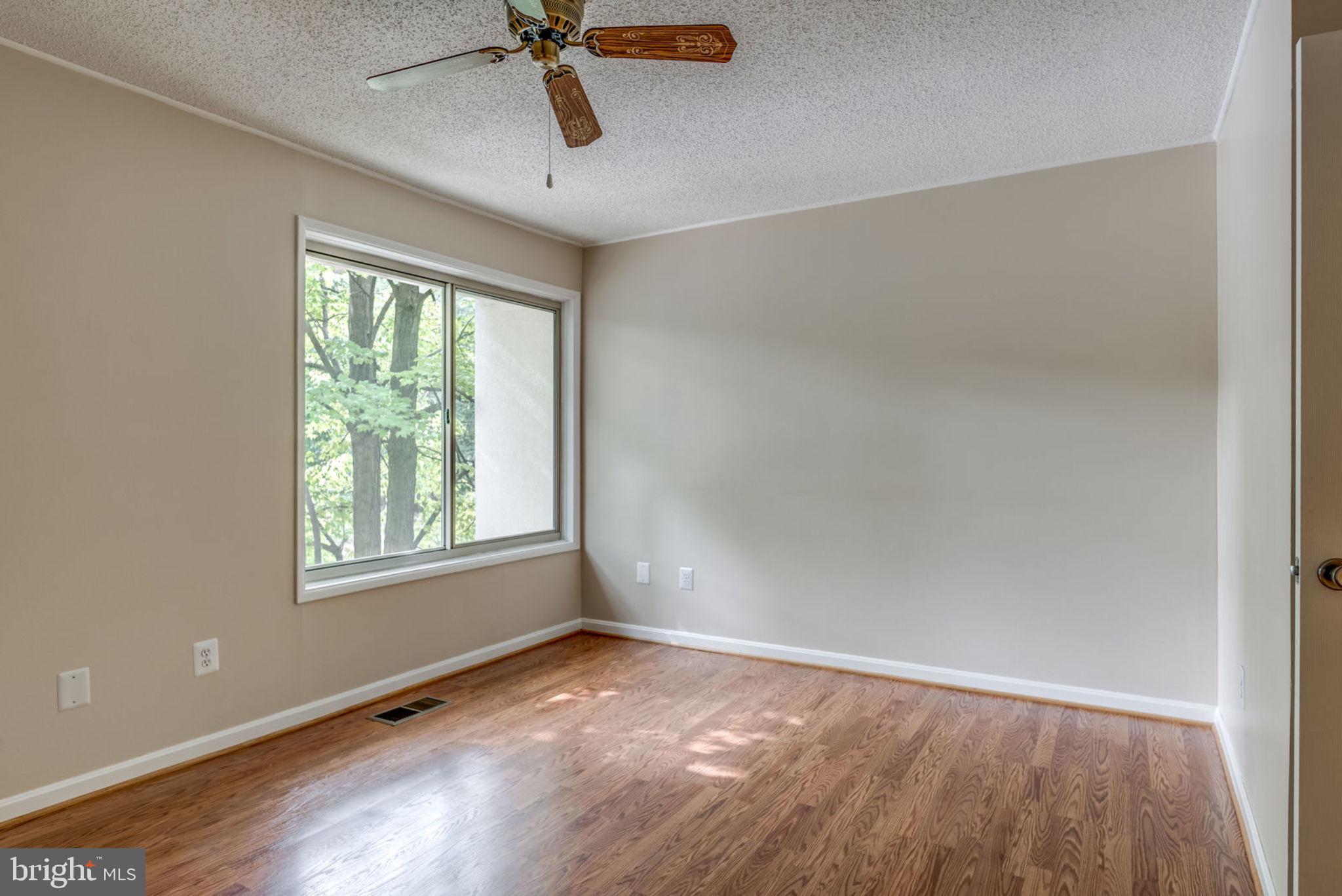 2244 Southgate Square Reston, VA 20191 - Photo 22 of 33 Large window for lots of natural light