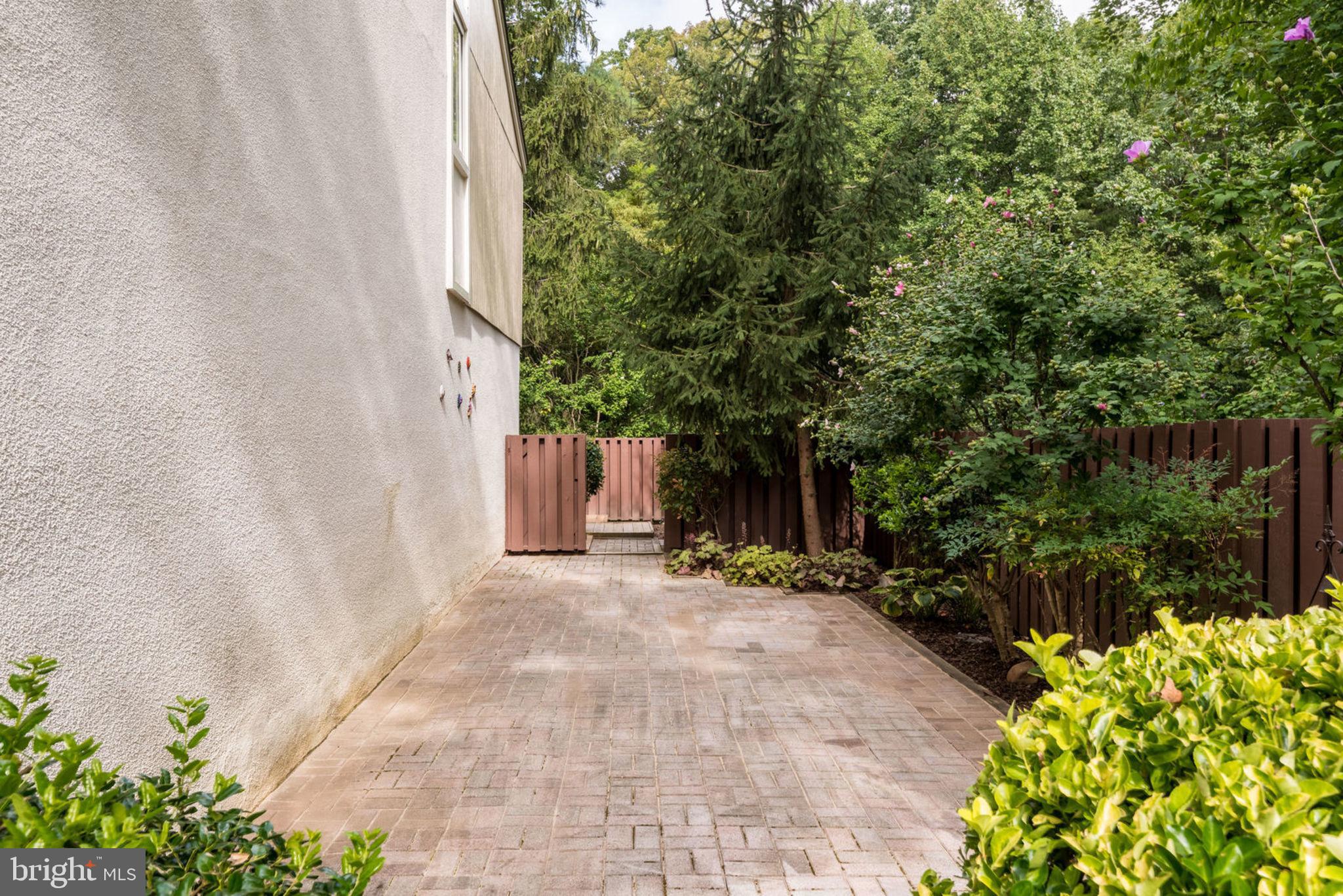 2244 Southgate Square Reston, VA 20191 - Photo 30 of 33