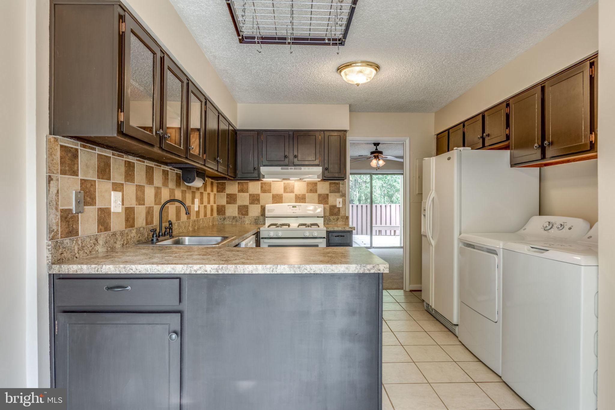 2244 Southgate Square Reston, VA 20191 - Photo 6 of 33