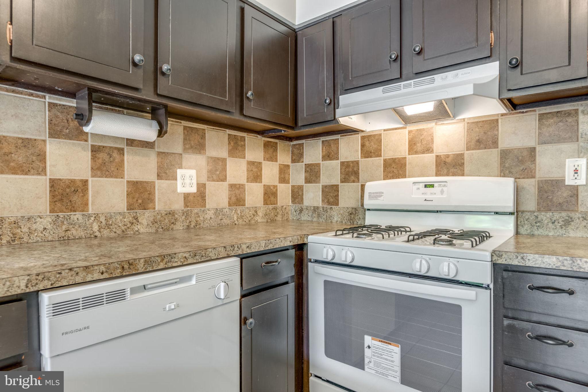 2244 Southgate Square Reston, VA 20191 - Photo 10 of 33 New Dishwasher, Stove and Hood