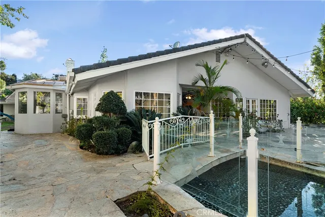 a view of a house with backyard and sitting area