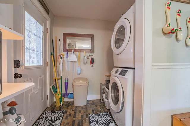 $280,000 | 104 South Church Avenue, Rockwood, TN 37854