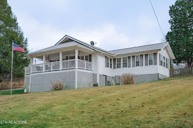 $280,000 | 104 South Church Avenue, Rockwood, TN 37854