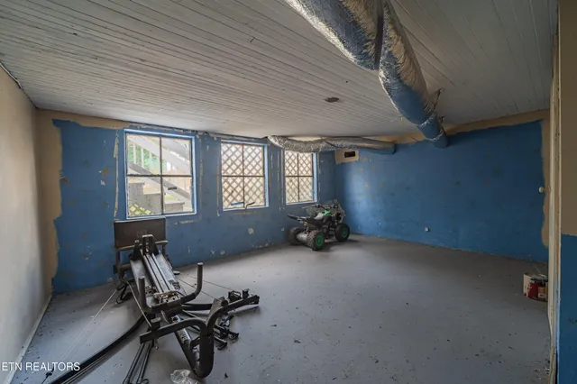 $280,000 | 104 South Church Avenue, Rockwood, TN 37854