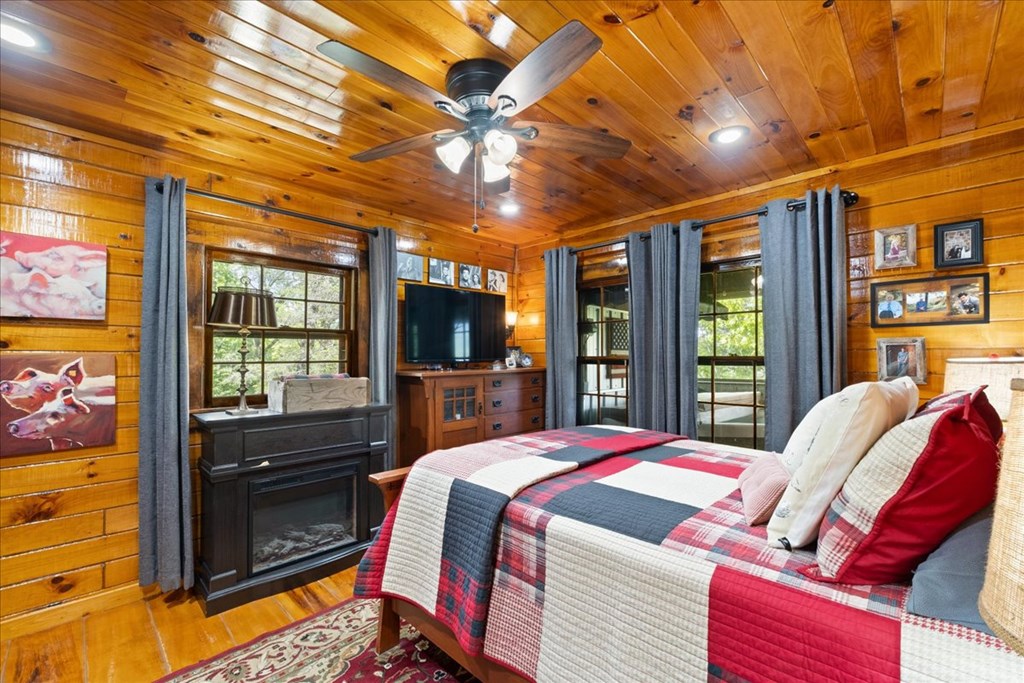 90 Mountain View Trail Blue Ridge, GA 30513 - Photo 19 of 43 a bed room with a bed and a television