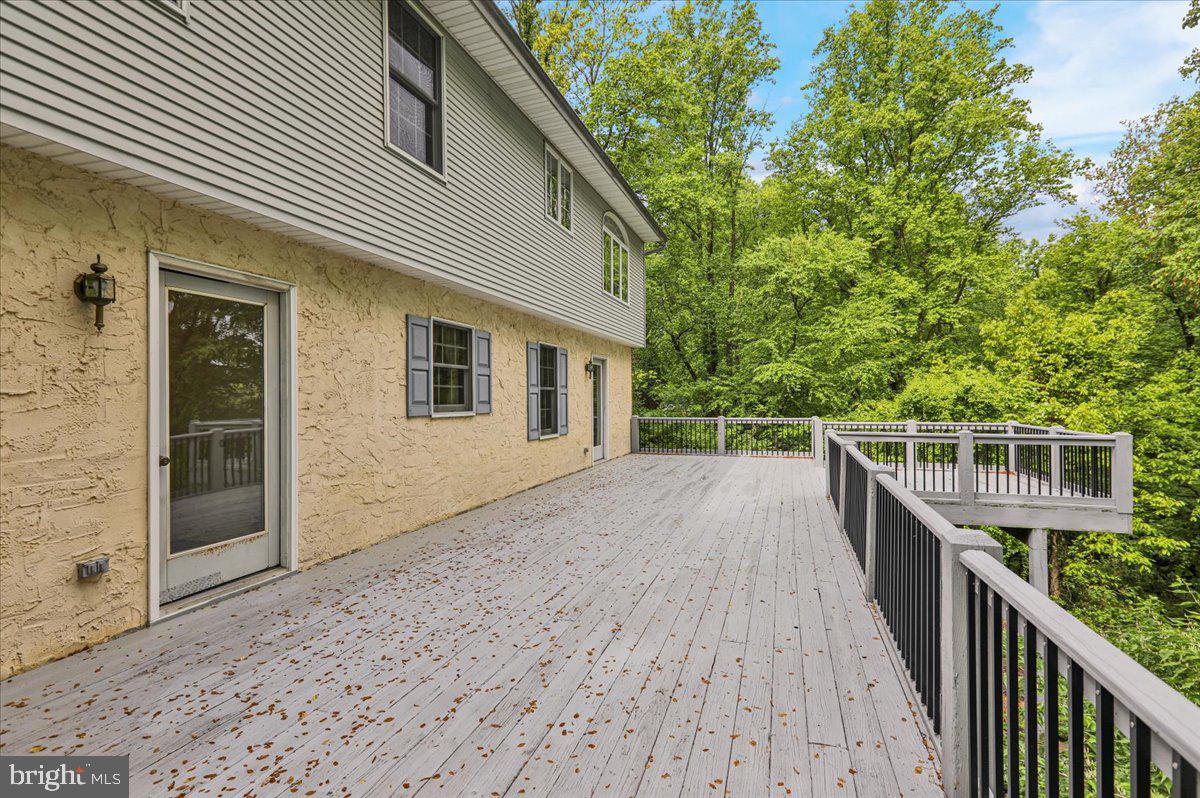 260 Hartman Road Reading, PA 19606 - Photo 4 of 5 deck