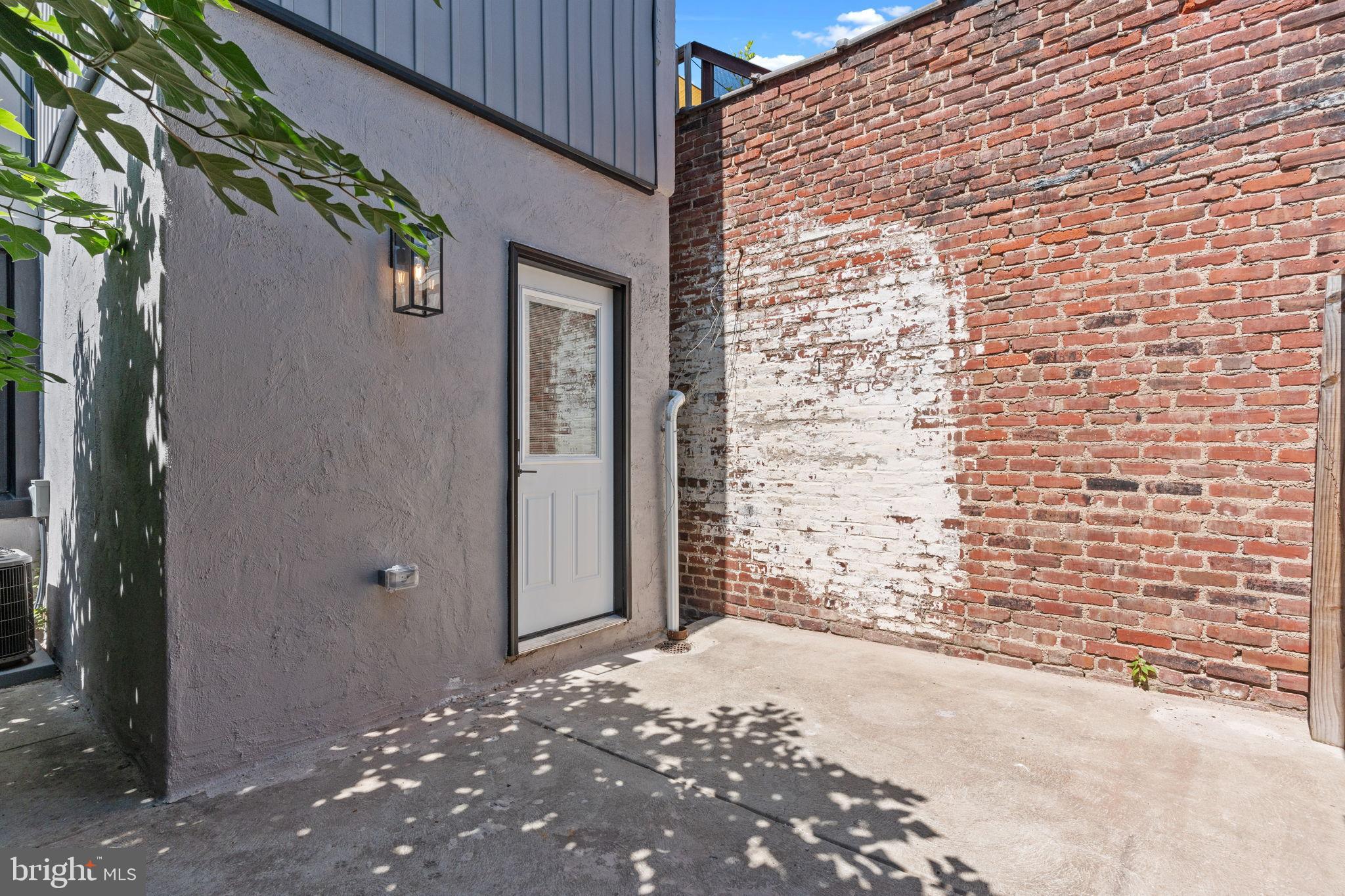 1307 Palethorp Street Philadelphia, PA 19122 - Photo 16 of 31 Charming urban retreat with exposed brick.