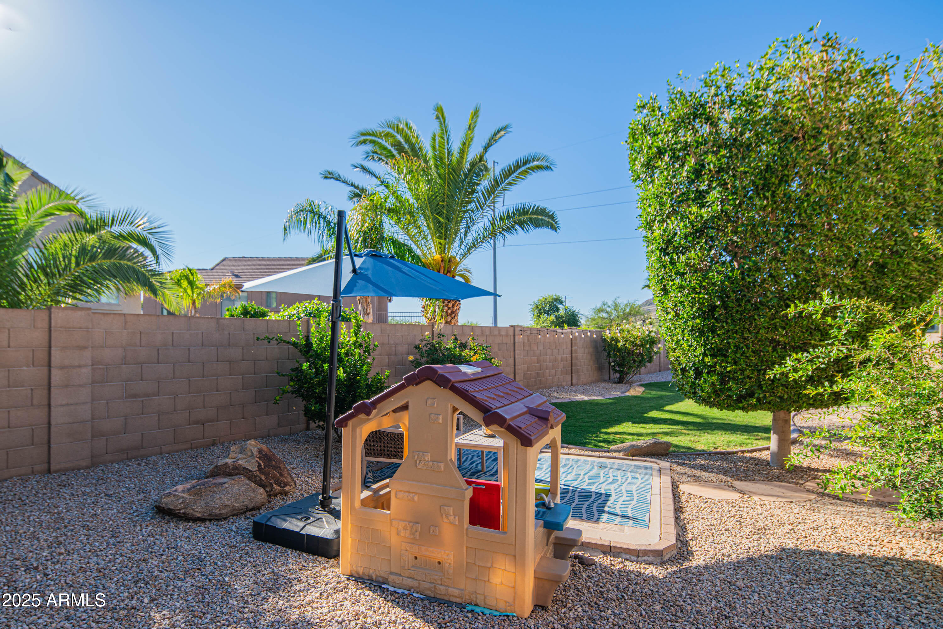2831 East Jj Ranch Road Phoenix, AZ 85024 - Photo 27 of 32 a view of outdoor space and yard