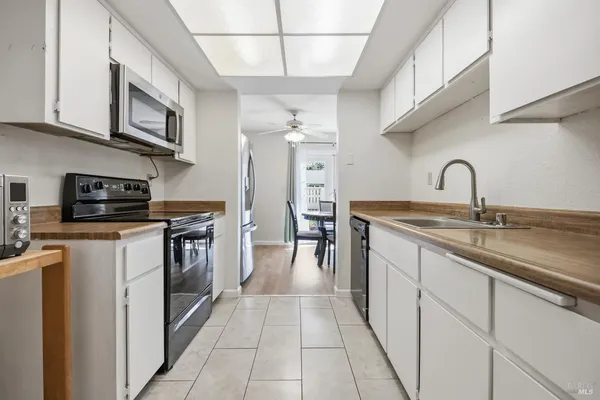 $399,999 | 130 Arcadia Drive, Vacaville, CA 95687