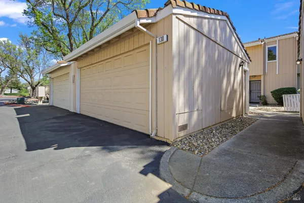 $399,999 | 130 Arcadia Drive, Vacaville, CA 95687